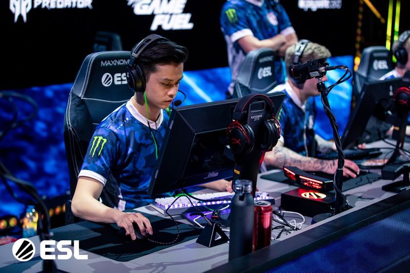 电子竞技巅峰对决：XLG领跑OMEGA，EDG力克JDG挺进季后赛